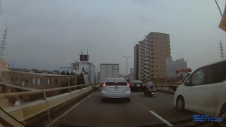 シルバーのプリウスを入れてあげた