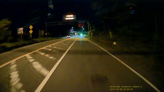 一時間半位後だと思うが、同じ場所に行ったら、さっきの故障車がレッカー車で搬送されるところだった・リア