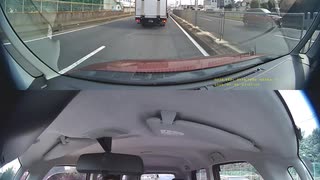 故障したトレーラーと、牽引車