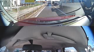 めっちゃ白煙を出している自動車②