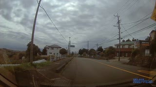 静岡県の幅の広い道路で停車