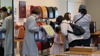 早くも来年度のランドセル商戦　５００万通りの組み合わせも　受注販売店は今がピーク　トレンドは