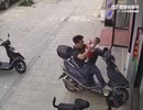 転ぶ中華クソガキ