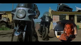 映画「マッドマックス」終盤の追跡シーン