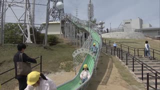 展望台のそばでスライダー体験！夜景見ながらブランコも　皿倉山に待望の遊び場オープン　夜間照明完備で夜景と遊具を満喫　北九州市