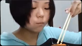 【みぃです】切り抜きでも人気のあるカワイイ女性□今日はおいしいサーモンイクラ丼を出前館で頼んで幸せそうな表情を是非ごらん下さい□【ニコ生】