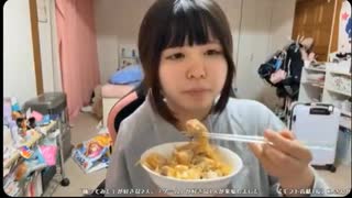 【しらせ】美味しそうな親子丼を食べてるカワイイ女性□北海道はすべての素材が美味しいので親子丼も美味しそう❤️アンカー寿司でカニが入るのも北海道ならではかも 茶碗蒸しが苦手なのが意外□【ニコ生】