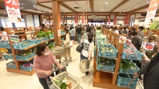 人気の「道の駅うきは」新装オープン　開店前に長蛇の列　売り場・通路が広々と　目玉商品のコメは5分で売り切れ