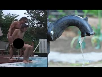 井戸水を汲むタクヤさん