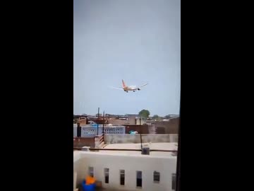 ホモと見る離陸直後に墜落したインドの飛行機