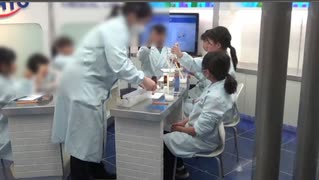 【お仕事体験】キッザニア甲子園：ロート製薬で自分の好きな色のハンドクリーム作りをするあい♥お土産にハンドクリームをもらいました♬