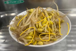 もやし　炒め　ニンニク　塩コショウ　醤油　サラダ油　料理