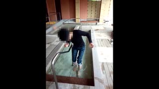 しがみつく怨「いる。」～怖すぎる投稿映像13本～Vol.43