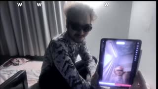 tiktokに投稿するダンスを撮影する偽りの王