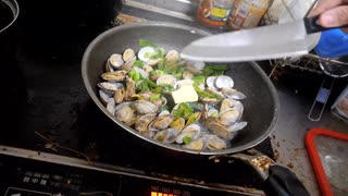 二日酔いだからアサリの酒蒸し食べてみた