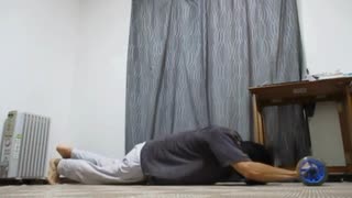 軽く片足アブローラー30回　筋トレ　おっさんの自己満足動画