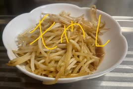 もやし　炒め　ニンニク　塩コショウ　醤油　サラダ油　料理