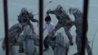 アルビローチに襲われる栗原天音