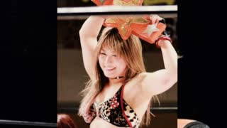 かつて　日本女子プロレス界の復権の為に　命を懸けて戦ったレスラーがいた　その名は紫雷イオ
