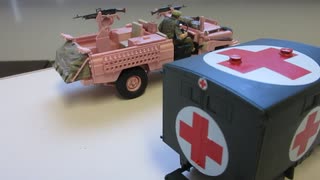 LAND ROVER PINK PANTHER 1/35 TAMIYA & BRITISH 2TON 4X2 FIELD AMBULANCE  1/48 TAMIYA