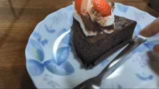 【食レポ】シャトレーゼ新作　苺のクラシックショコラを買ってきた