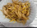 笹の葉　切り　ゴボウ　アブラ　醤油　炒め