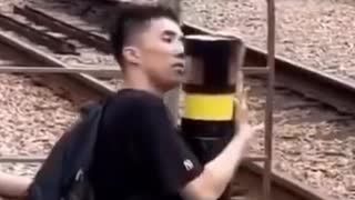 ホモと見る撮り鉄の希少種『舐め鉄』