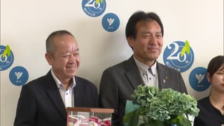 自動車販売会社が地域貢献の一環として柳川市にシバザクラなどの苗木を寄贈