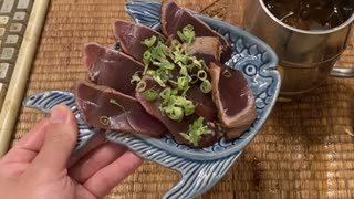 カツオのたたき食べてみた（ハイボール）