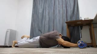 腹筋トレーニング　片足アブローラー80回 コロコロやってみた