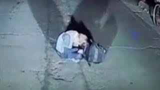 ホモと見る夜に道路で爆睡してるおっさん