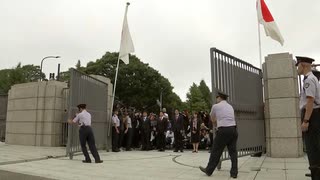 臨時国会が招集　厳しい選挙を勝ち抜いた新人議員が初めて国会の門をくぐる　各党議員たちの決意は