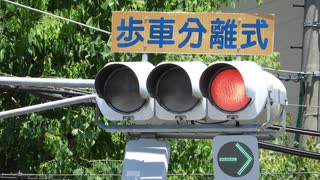天理駅近くの宇宙人と三つ穴樹脂の貧弱矢印in地蔵前