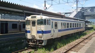 JR九州・福北ゆたか線 (筑豊本線・篠栗線) 813系(普通・博多行き)の到着＋キハ40系(回送列車)の発車