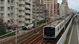 福岡市営地下鉄・空港線 1000N系（普通・姪浜行き）305系（普通・福岡空港行き）の通過