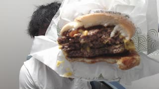 炙り醤油風肉厚トリプルビーフをほうばっているときが一番幸せな件について