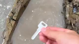 ホモと学ぶ水の中に落ちたものを簡単に探す方法