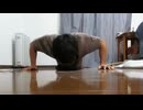腕立て170回　ぼっち筋トレ 腕立て伏せをする男