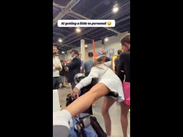 女vs直進するロボット