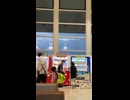 ホモと見る那覇空港で買い方が分からず自販機に暴行を加える訪日外人