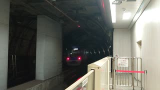 福岡市営地下鉄・空港線 4000系の発車（普通・福岡空港行き）