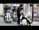 ホモと見る人形を連れ回す謎の集団
