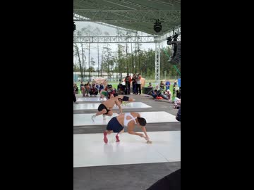 ホモと見る棒を掴んで回転する謎のスポーツ