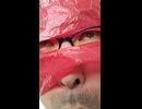 DCコミックスのスーパーヒーローのThe Flashフラッシュのコスプレをするニート・ひきこもり