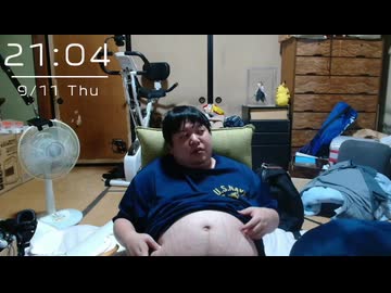 腹をかくデブ