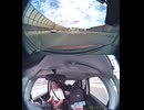 中年ライダー二人があり得ない場所で横に並んで話していて、一台が車道を見ずにいきなり飛び出そうとした