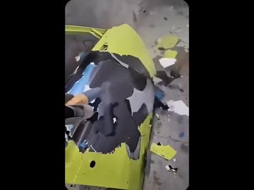 ホモと見るサンドブラスターできれいに剥がれる車の塗装