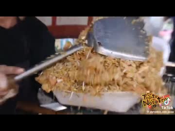 ホモと見る屋台のおじさんの山盛りチャーハン