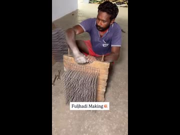 ホモと見る線香花火を手づくりする職人