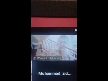 ホモと見る会議中に時間を無限に加速させられた男